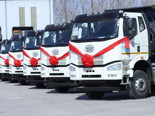 Более 100 грузовиков FAW отправились в Африку из КНР
